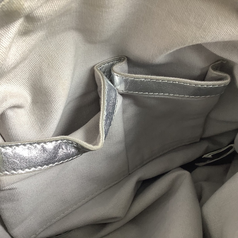 TOSCA BLU Silver Pleated Leather Shoulder Bag - Picture 8 of 16